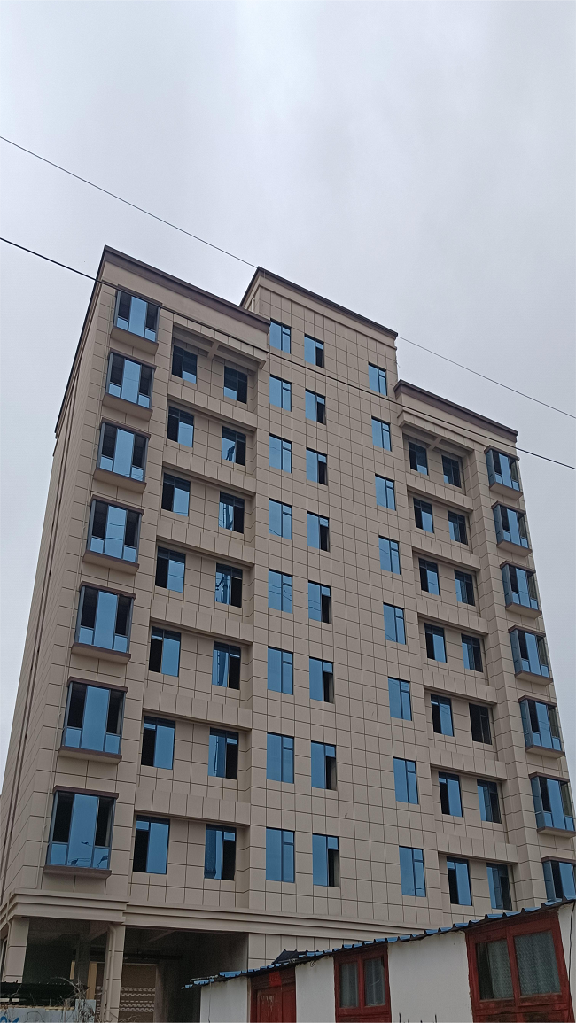 公司新宿舍楼在建中